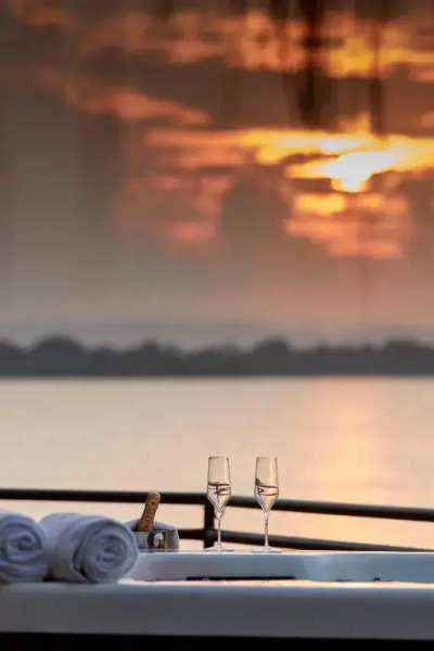 Отель EKHO Lake House - From Colonial Bungalow to Royal Retreat