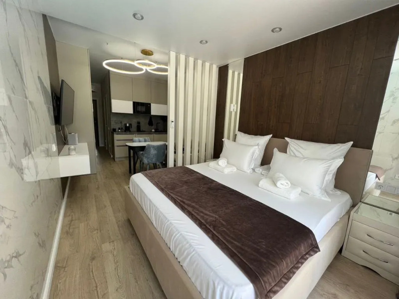 Апартаменты с большим бассейном