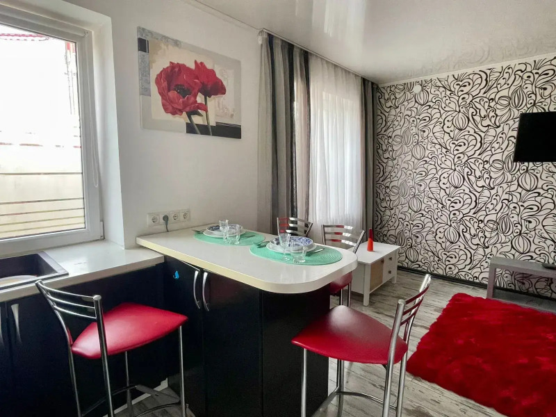 Квартира Цвета мак