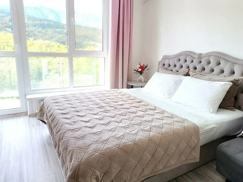 Квартира-студия с панорамным видом на горы