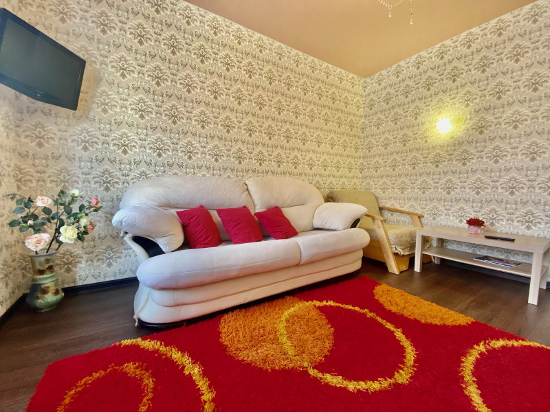 Двухкомнатная квартира на набережной