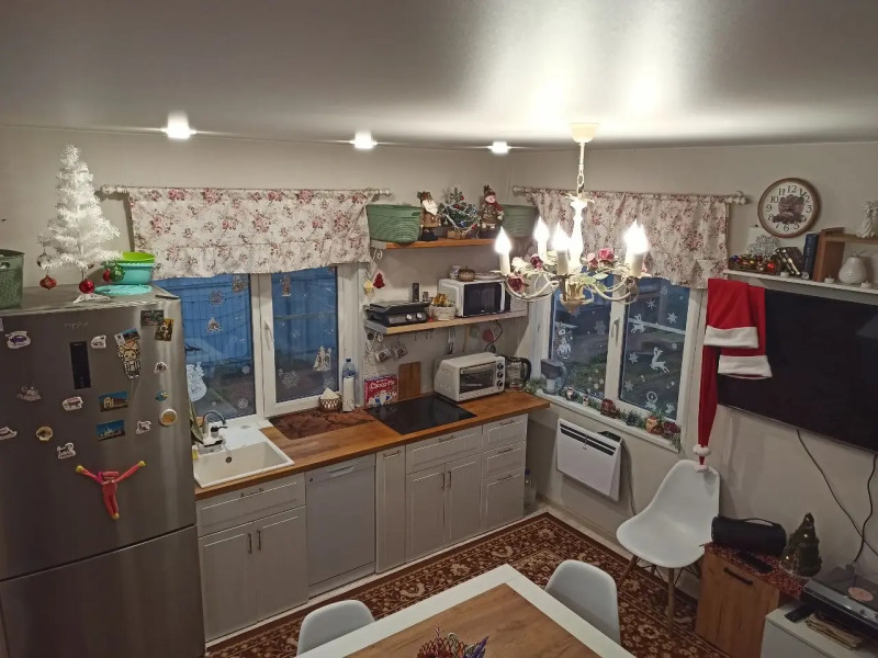 Частный дом у реки