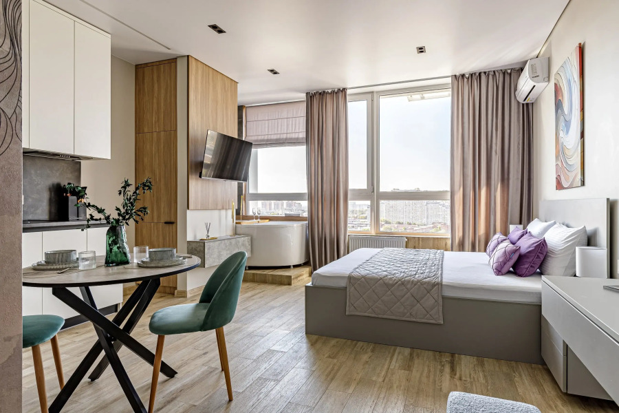 Апартаменты VIP студия с роскошной ванной у панорамного окна