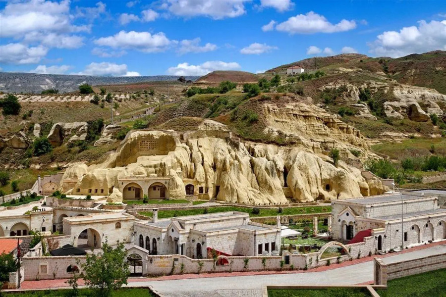 Отель Seraphim Cave Suites & Spa