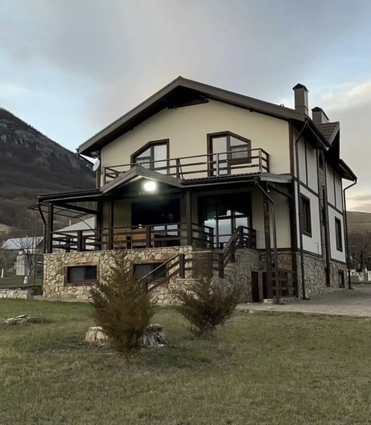 Частный дом Усадьба Сергея Пускепалиса у подножия горы Верблюд с полётами на рассвете