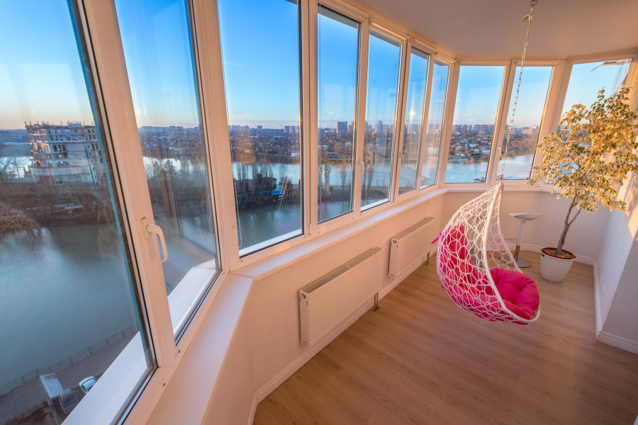 Апартаменты с захватывающим видом на Мост Поцелуев и парк 30 летия Победы