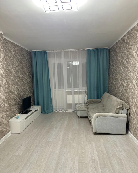 Апартаменты Уютные 2х комнатные недалеко от центра и метро