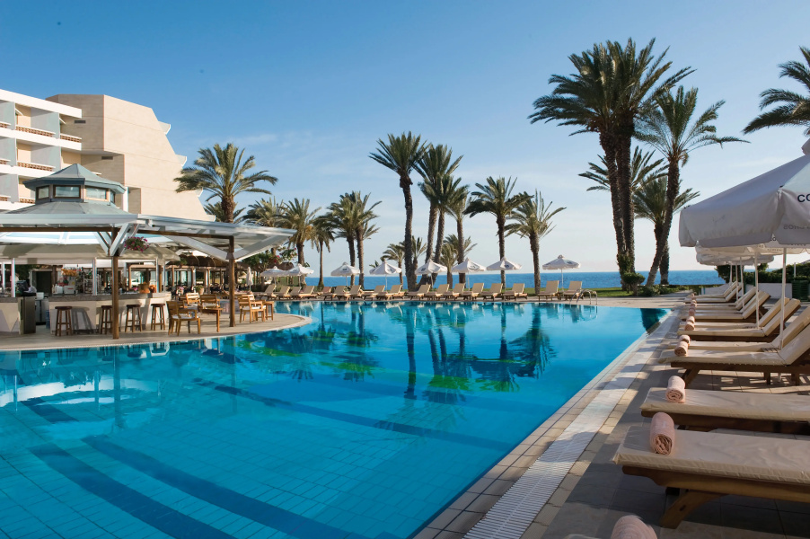 Отель Constantinou Bros Pioneer Beach