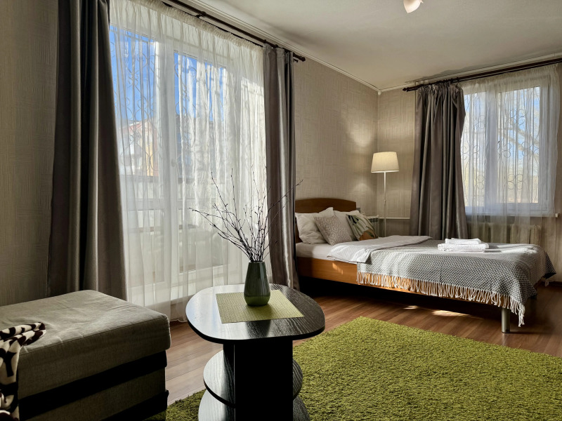 Апартаменты на Парижской коммуны 50