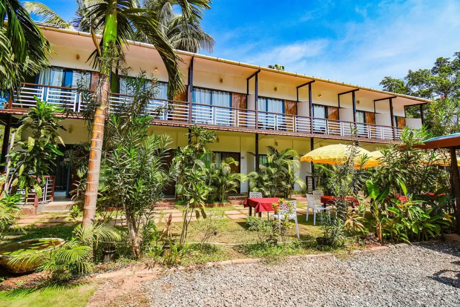 Hotel YogiTree beach Resort & Cafe