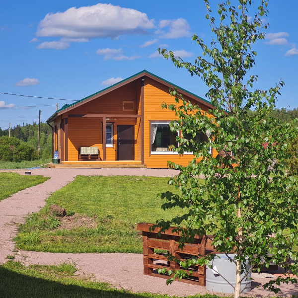 Semenyij Domik U Ozera V Karelii	