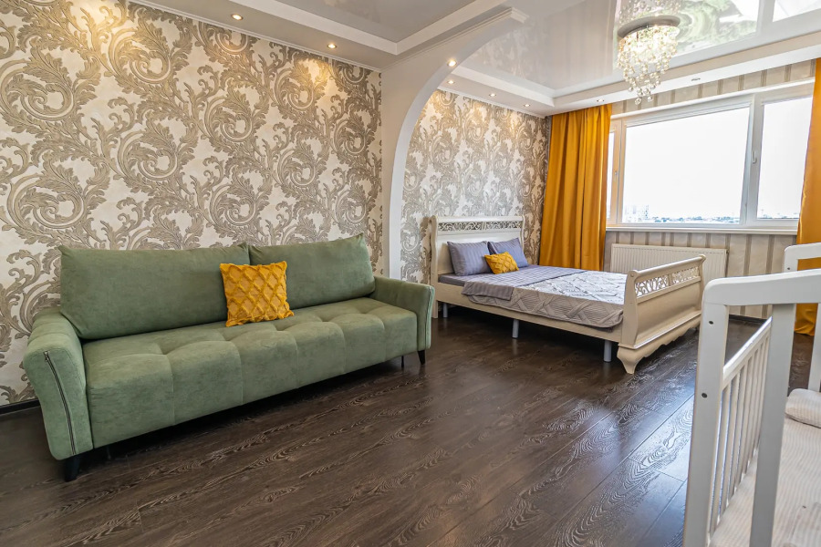 Квартира Просторная двухкомнатная недалеко от парка Галицкого