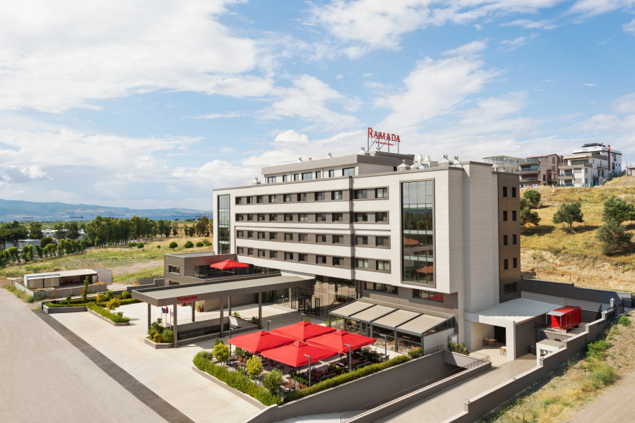 Отель Ramada by Wyndham Izmir Aliaga