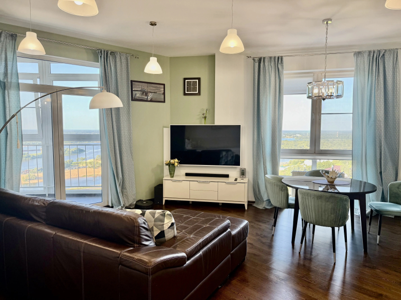 Квартира Волжский бриз Видовая 3-х комнатная на набережной в центре города