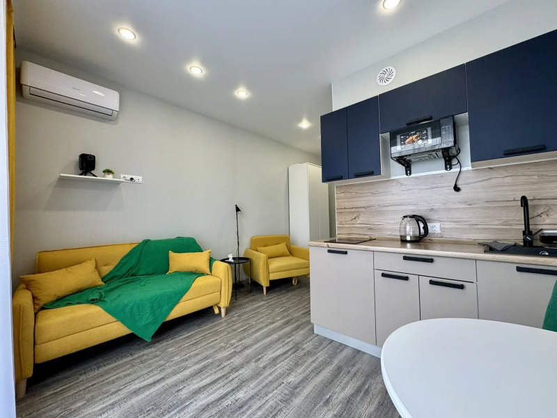 Апартаменты для Двоих с Кинопроектором