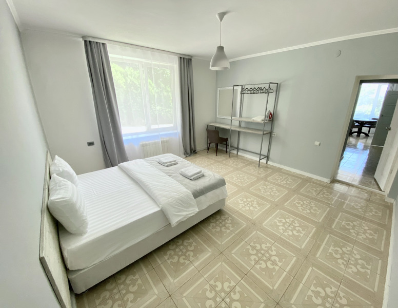 Апарт-отель F1 с бассейном