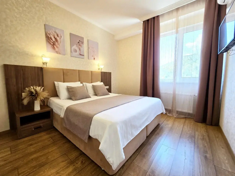 Квартира теплая с отдельной спальней полноценной кухней и видом на горы