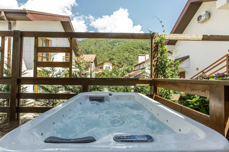 Частный Дом напротив казино с личной парковкой