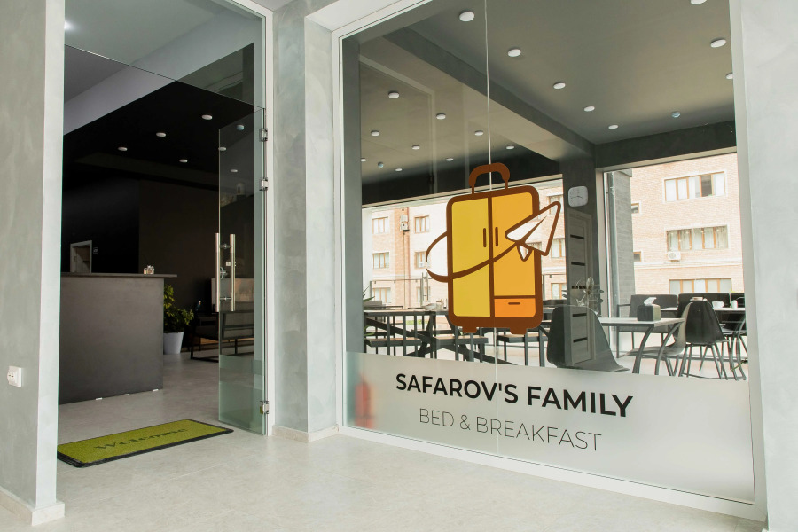 Хостел Safarov's Family Hostel