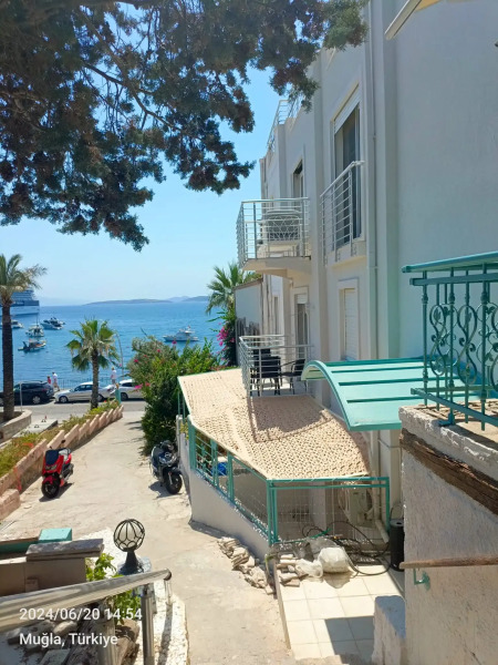 Отель Mia Hill Suites