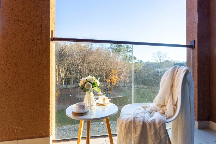 Квартира с Балконом и Видом на Лесопарк Аллея 114