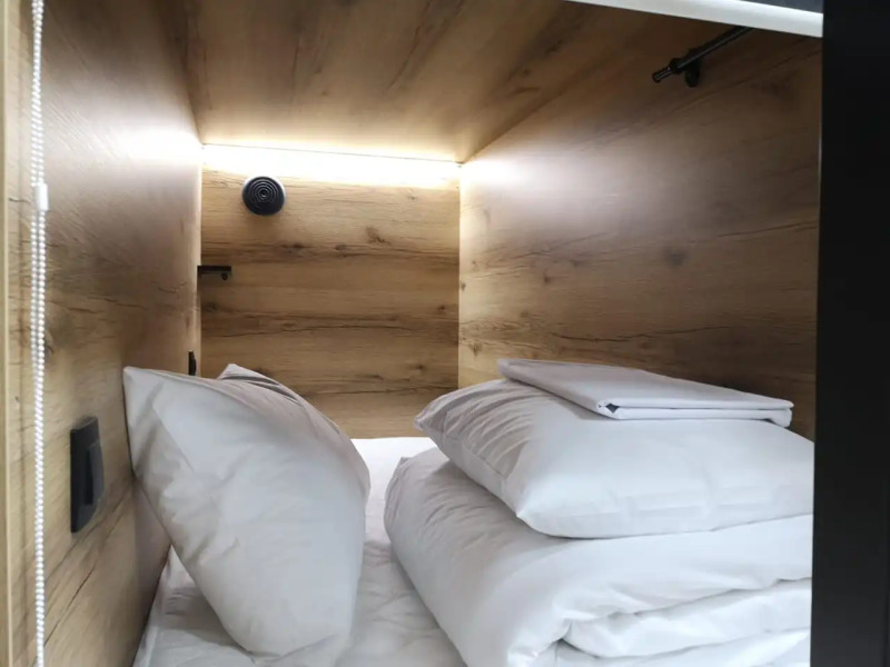 Kapsulnyij Hotel Tajm Slip