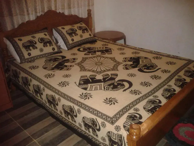 Отель The Lake Breeze