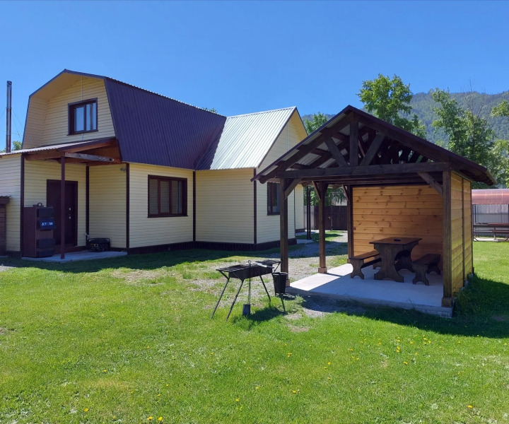 Частный дом с двумя спальнями и кухней на Чемальской