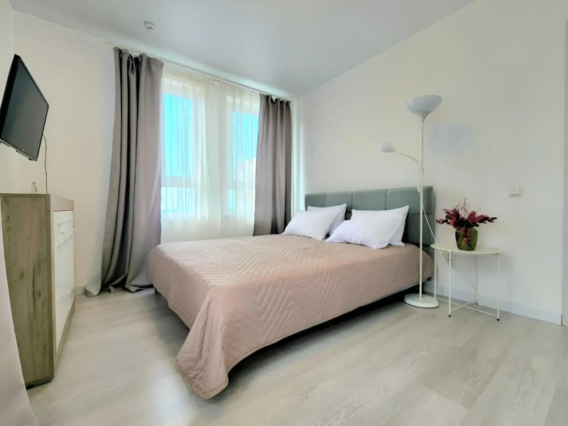 Квартира Двухкомнатная с Балконом и Красивым Видом