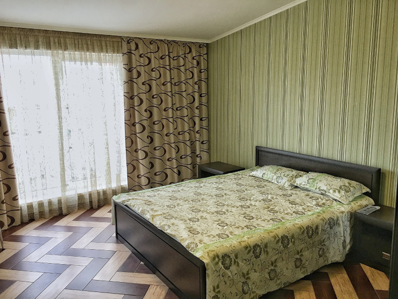 Двухкомнатная квартира с балконами на Набережной Ялты