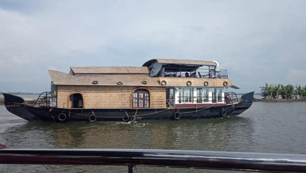 Отель Sreekrishna one Bedroom Private Houseboat