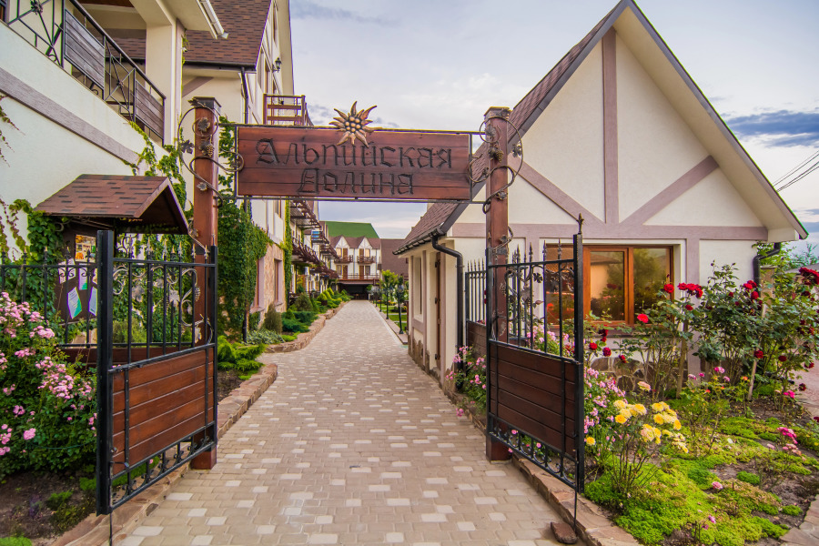 Отель Эко поселок Альпийская Долина