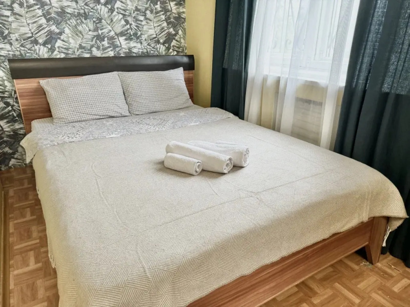 Однокомнатные апартаменты у ДК Металлургов. Барбарис