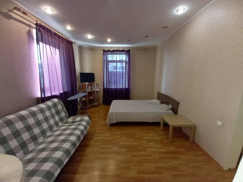 Апартаменты Like Home Богдана Хмельницкого 1