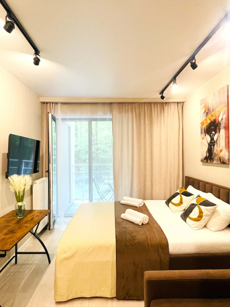 Апартаменты с балконом и видом на сосновый парк рядом с морем