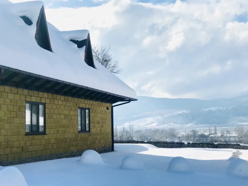 Частный дом часть с 2 спальнями с видом во дворик