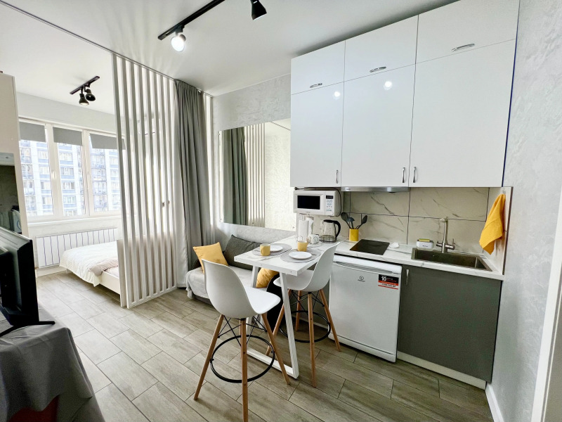 Квартира Светлая и уютная студия в центре города