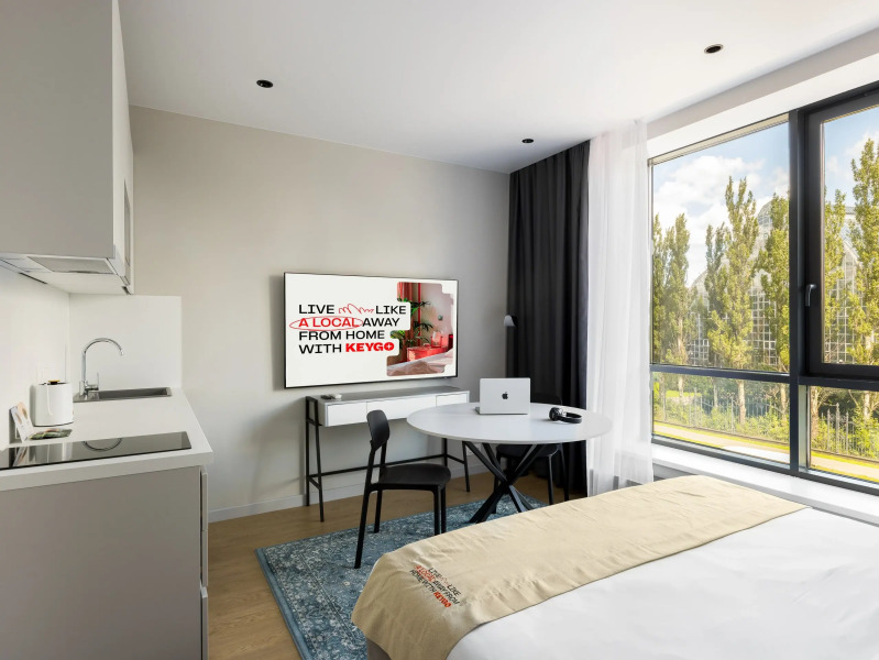 Апартаменты KeyGo 1036 с бассейном и видом на Новую Фондовую Оранжерею