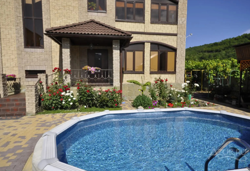 Гостевой дом Замок на Земляничной