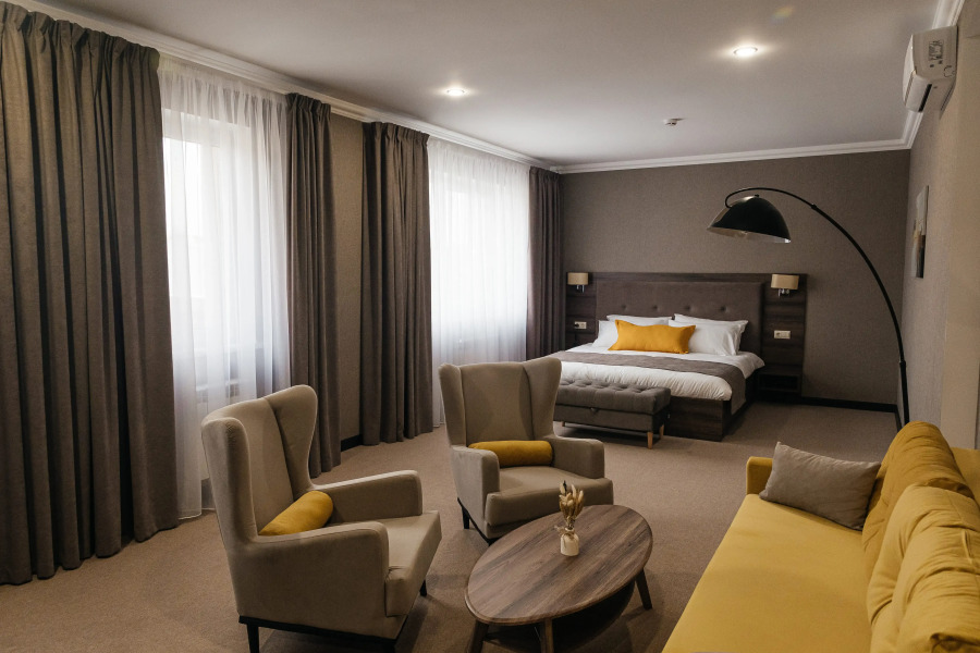 Отель Alex Royal