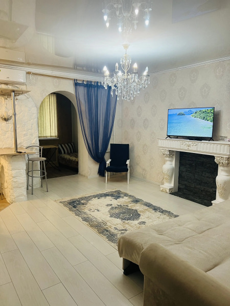 Квартира Уютная евродвушка с отдельным входом и личным навесов для авто