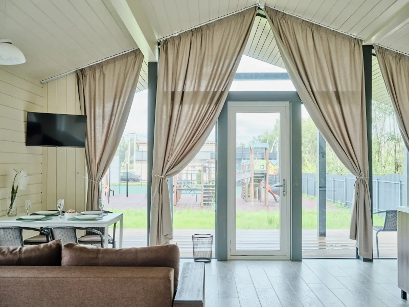 Частный дом с сауной, детской и спортивной площадкой