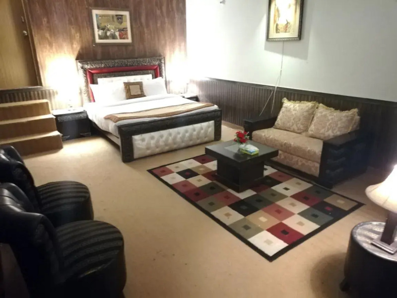 Отель Lions Lahore