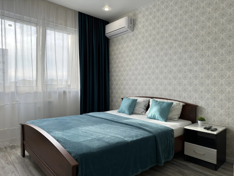 Апартаменты LikeHome на Дорофеева 7 у Города Еды