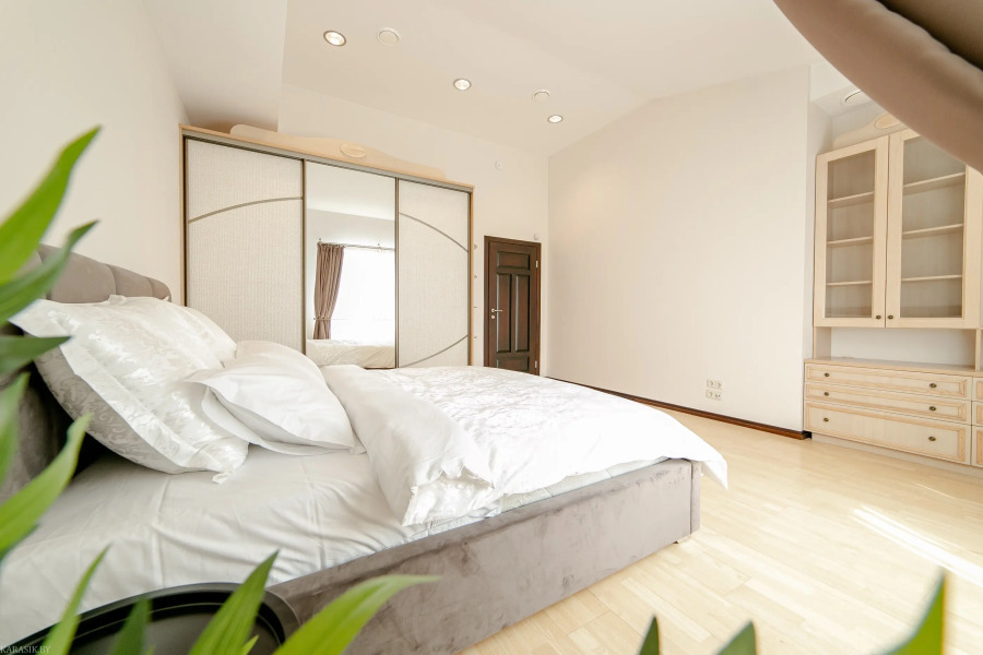 Апартаменты Четырёхкомнатная Элитная VIP-Квартира в Центре