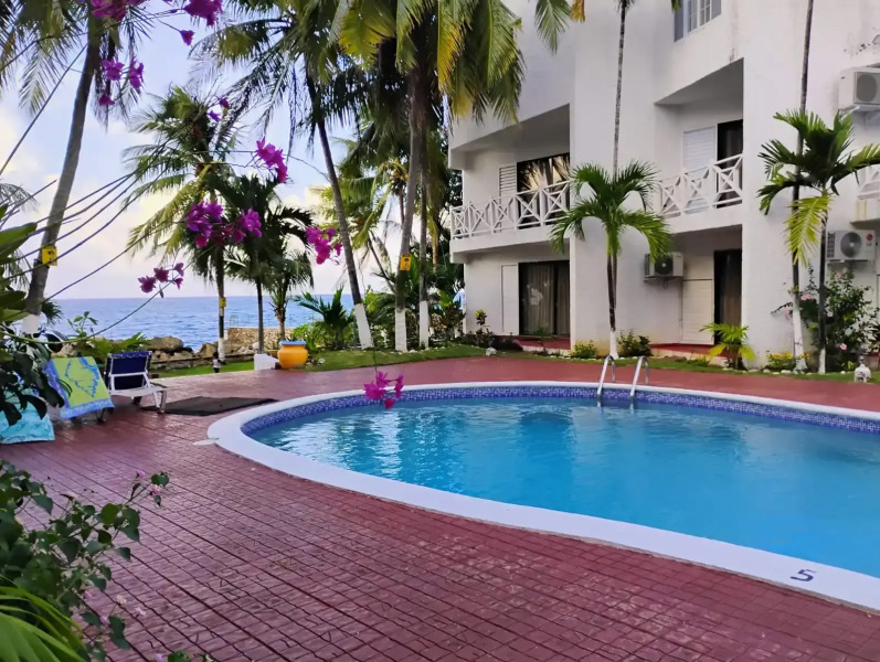 Апартаменты Chrisanns Beach Resort