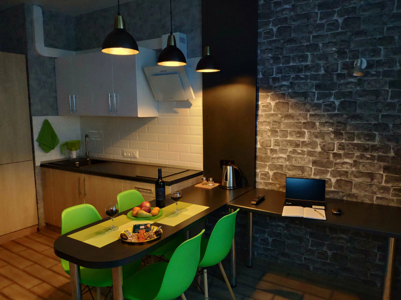 Квартира Просторные стильные апартаменты в центре с супер видом