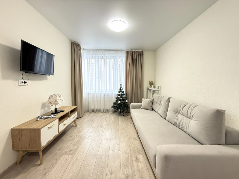 Апартаменты Элитные на берегу реки Тура с видом на Мост Влюбленных