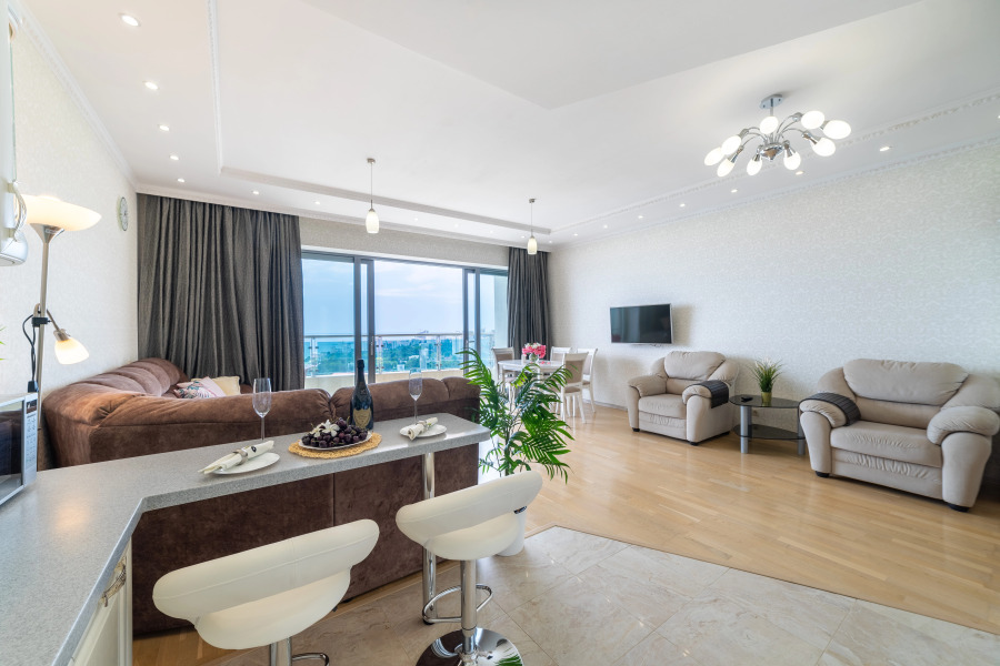 Квартира с двумя террасами и бассейном