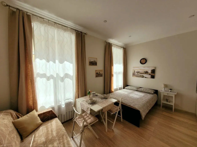 Квартира - студия в иcтoричeскoм цeнтре Санкт-Пeтеpбургa (2)